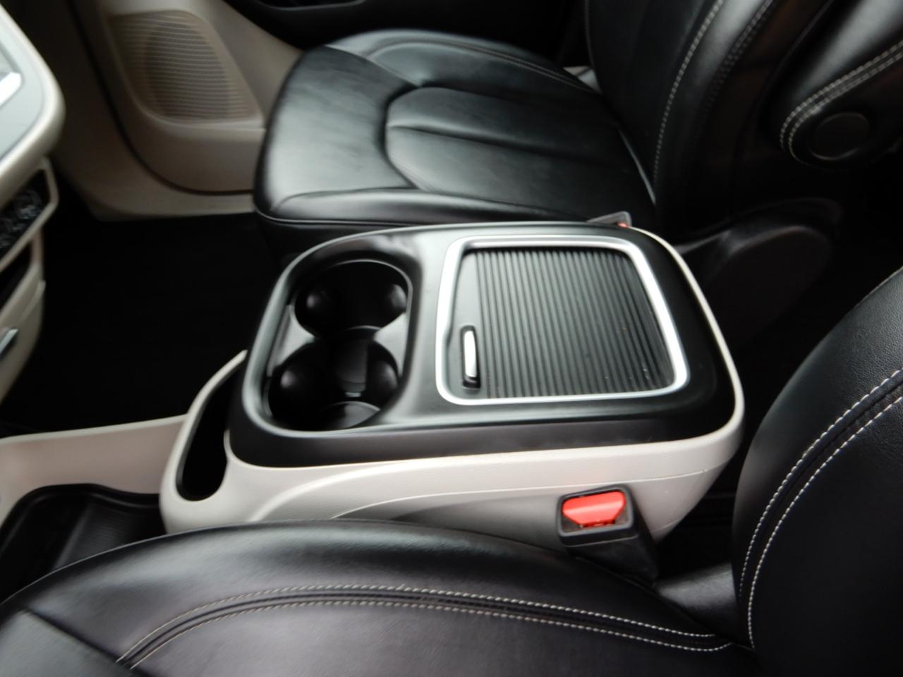 Chrysler Pacifica Touring L FWD 2024
