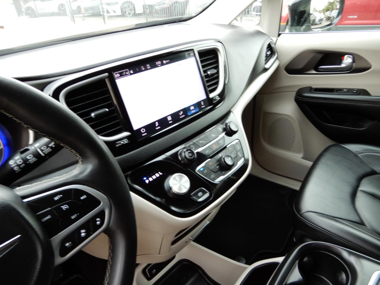 Chrysler Pacifica Touring L FWD 2024