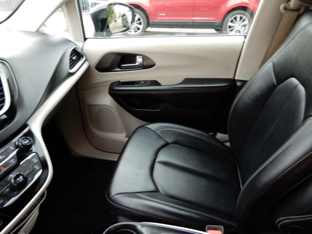 Chrysler Pacifica Touring L FWD 2024