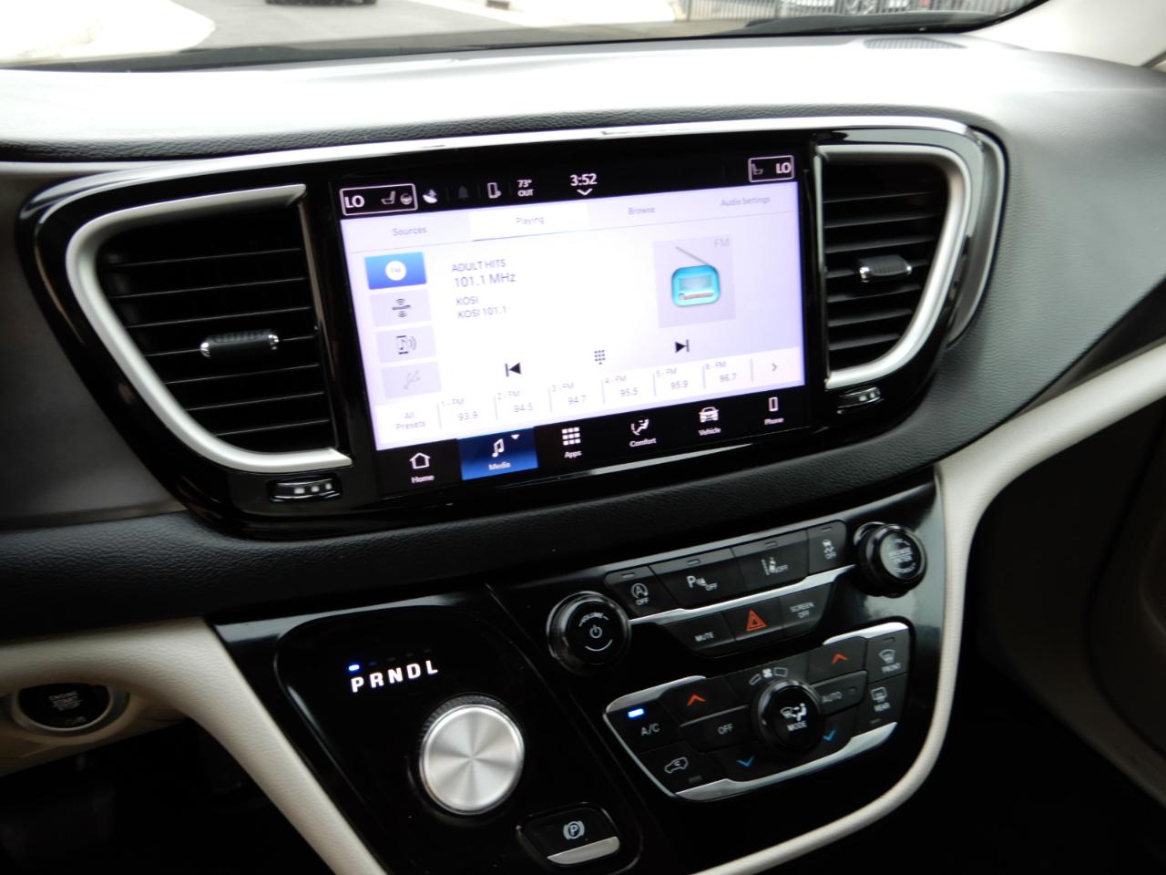 Chrysler Pacifica Touring L FWD 2024