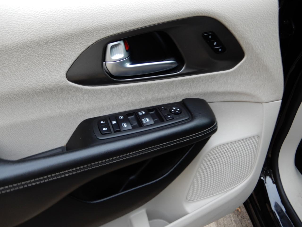 Chrysler Pacifica Touring L FWD 2024