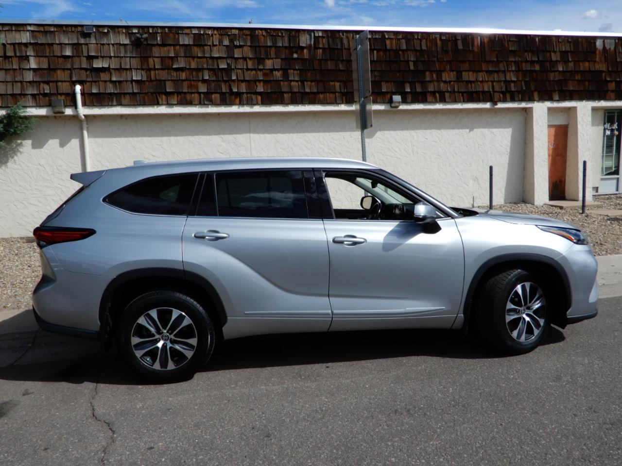 Toyota Highlander XLE AWD (Natl) 2022