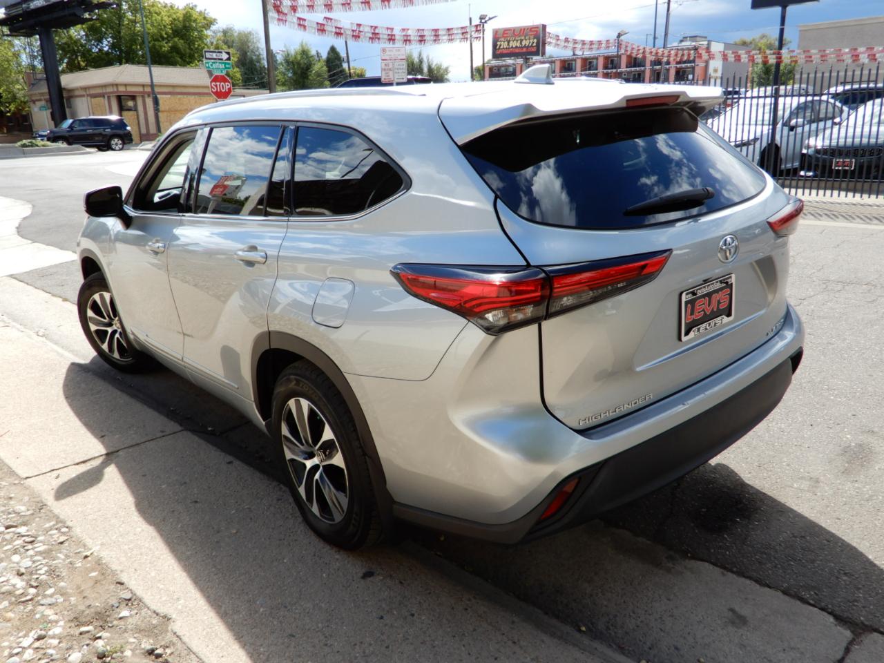 Toyota Highlander XLE AWD (Natl) 2022