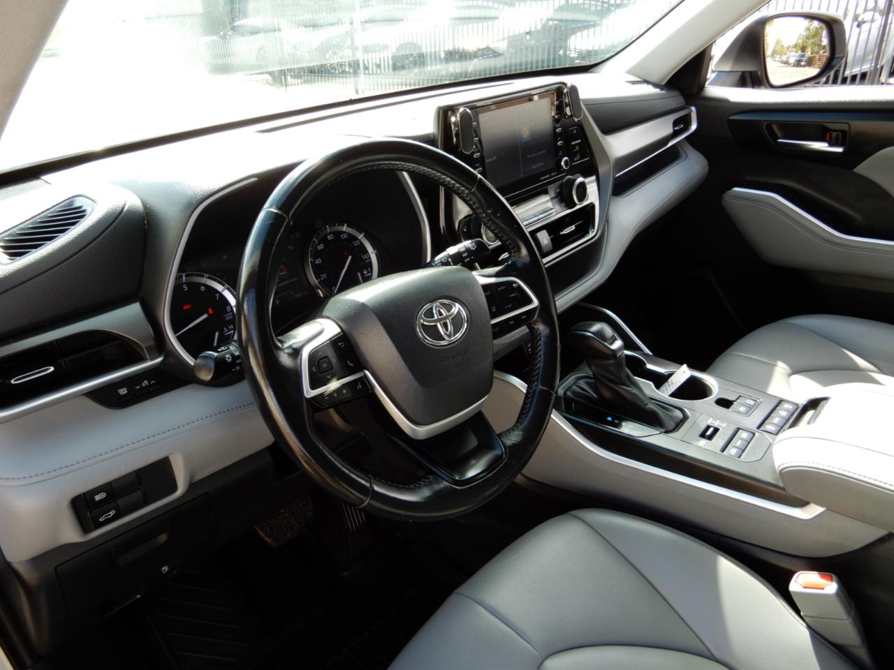 Toyota Highlander XLE AWD (Natl) 2022