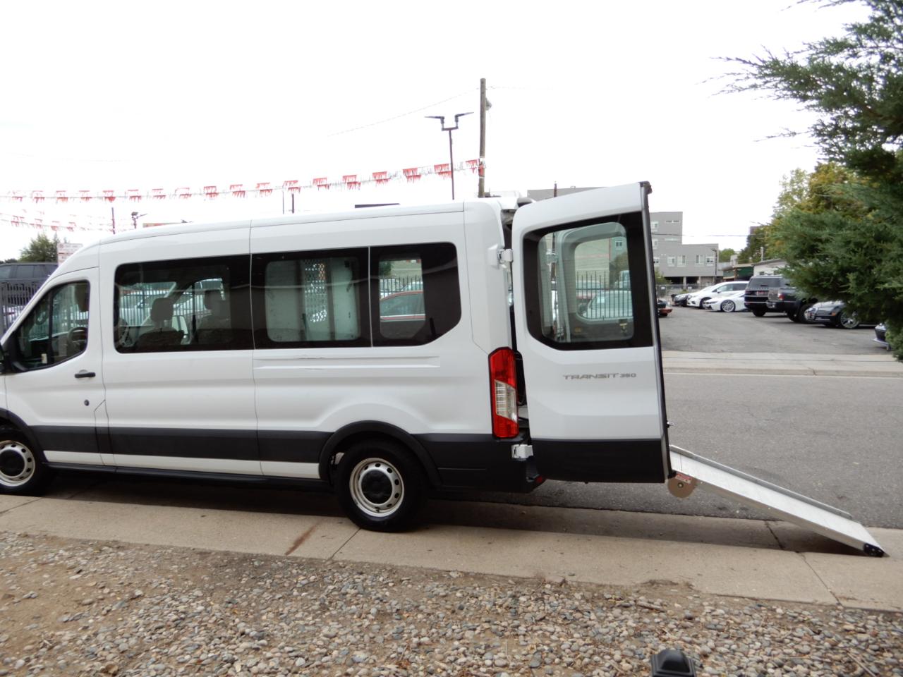 Ford Transit Passenger Wagon  2022