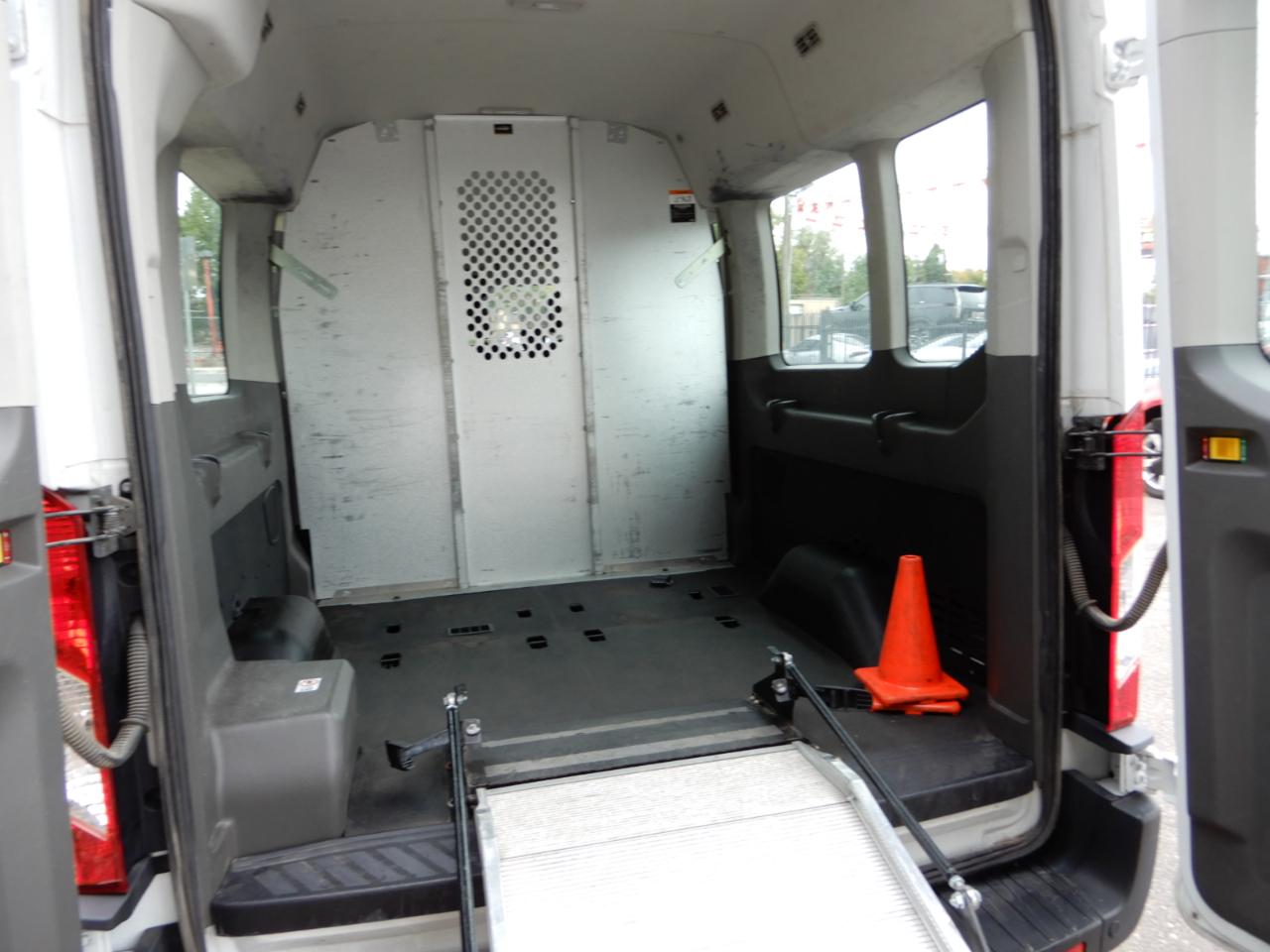 Ford Transit Passenger Wagon  2022
