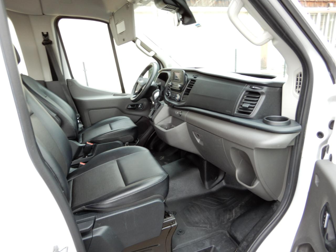 Ford Transit Passenger Wagon  2022