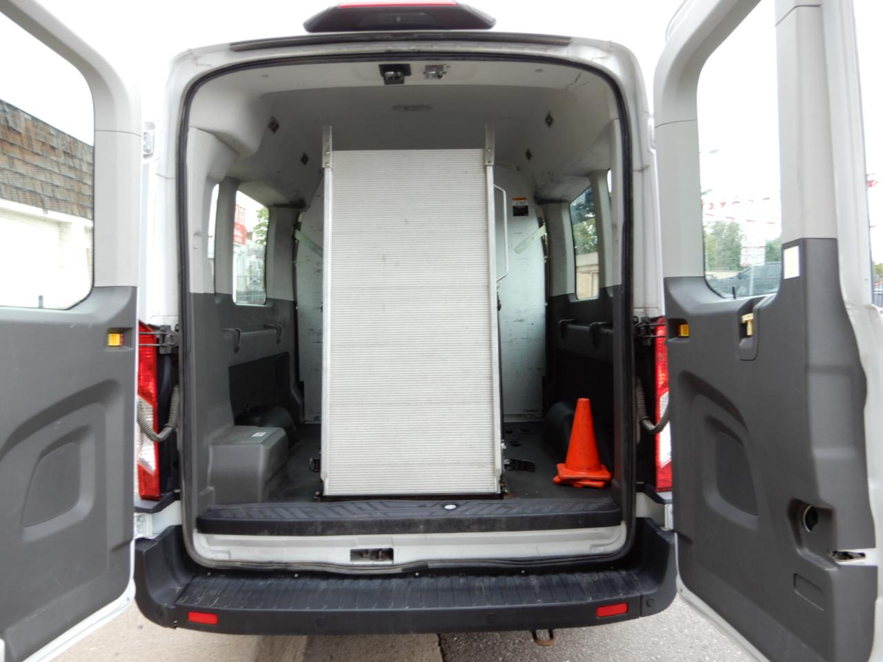 Ford Transit Passenger Wagon  2022