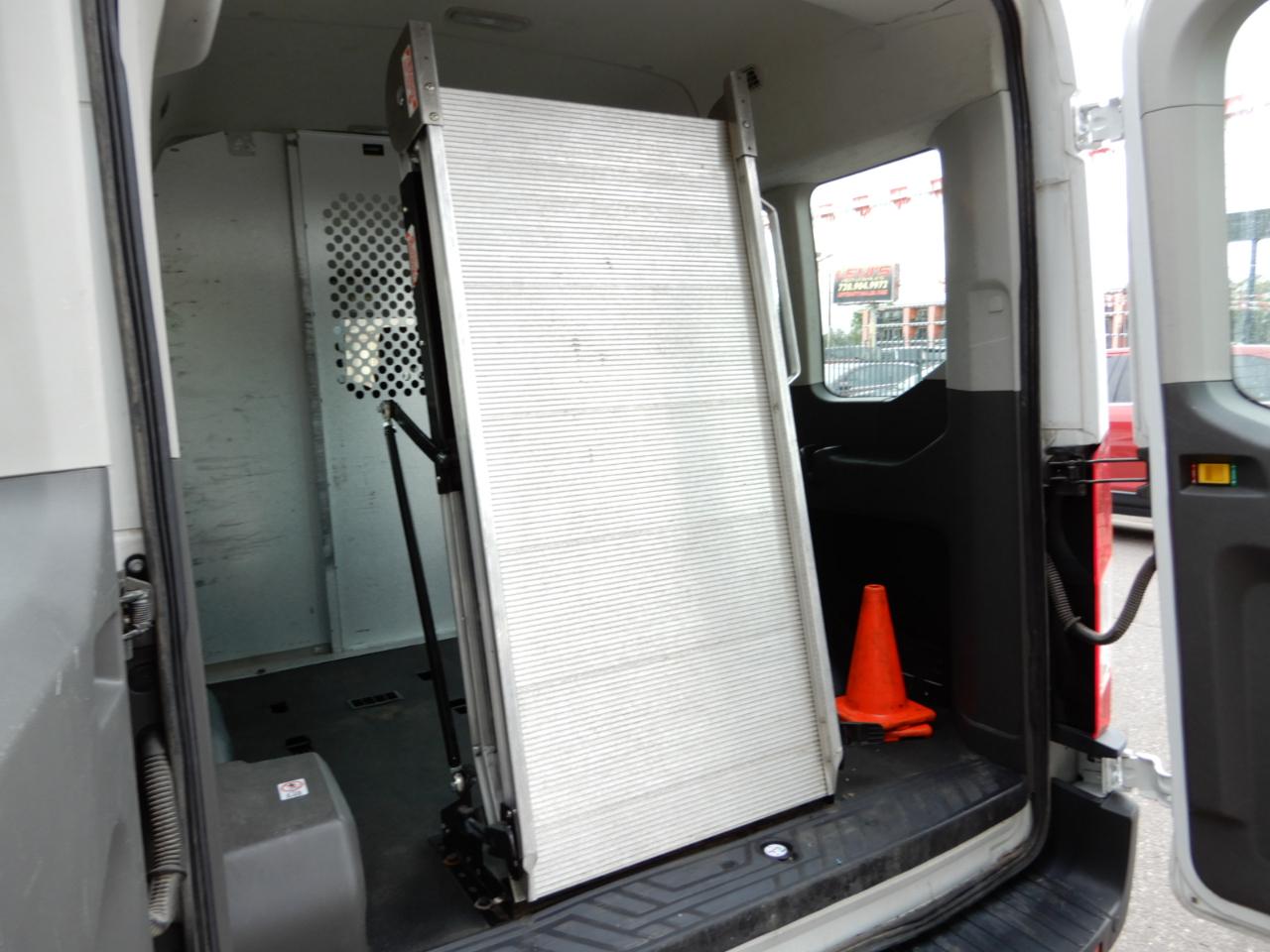 Ford Transit Passenger Wagon  2022