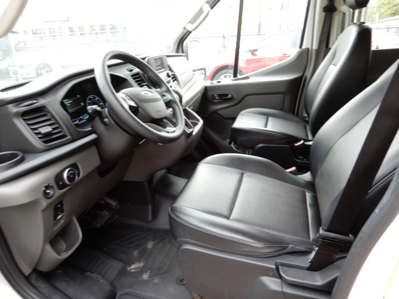 Ford Transit Passenger Wagon  2022