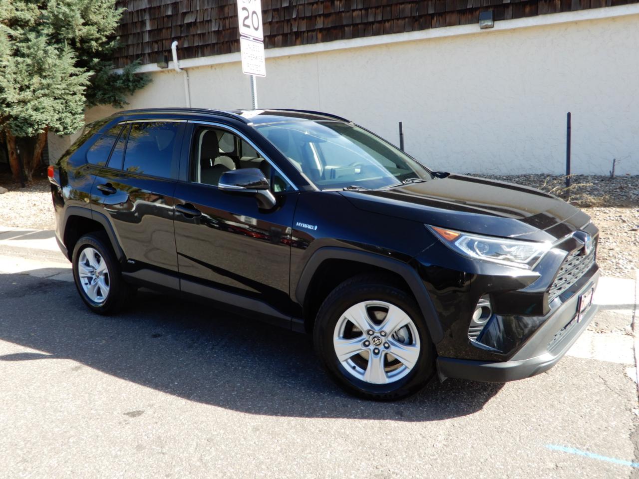 Toyota RAV4 Hybrid XLE AWD (Natl) 2021