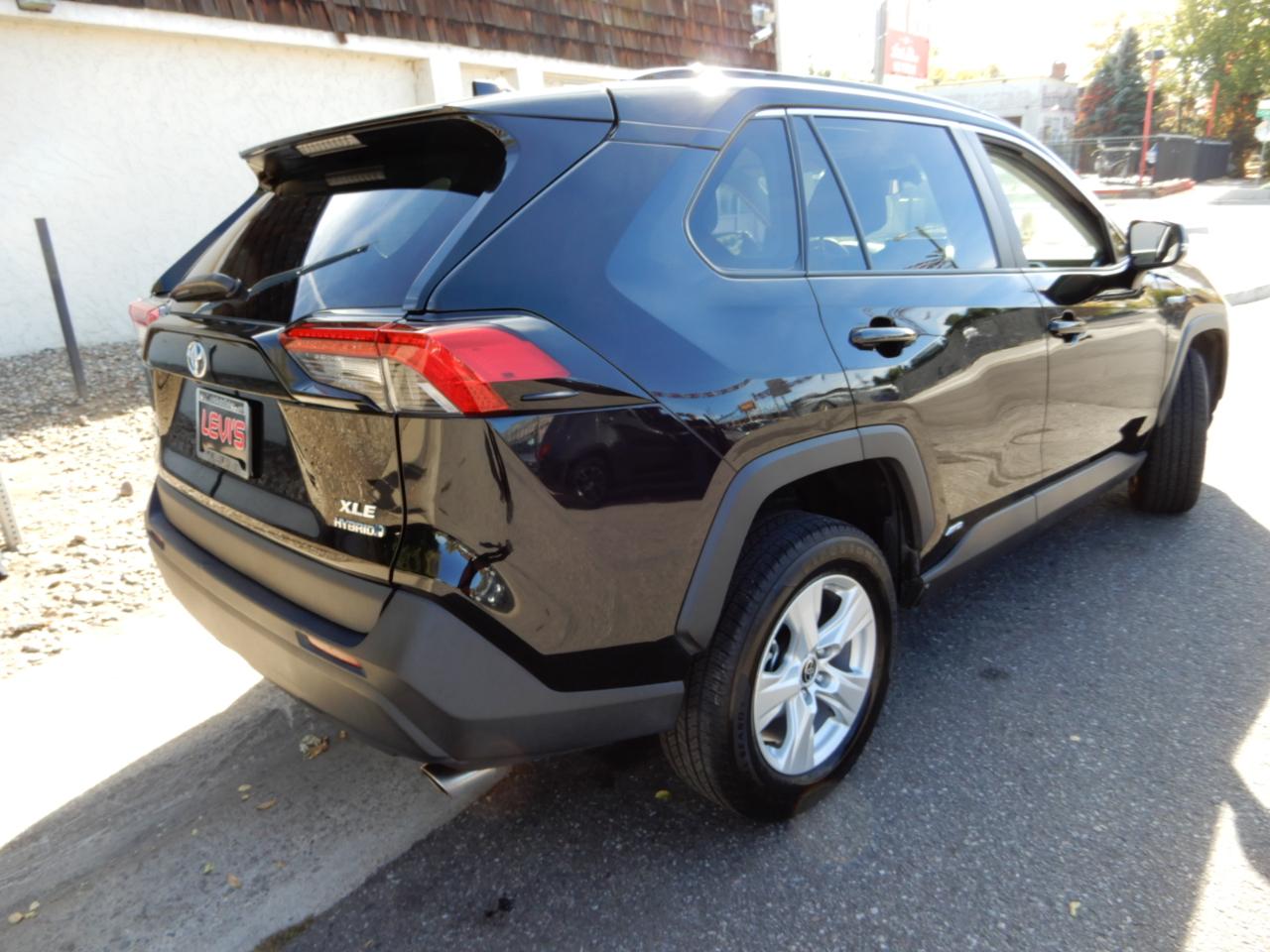Toyota RAV4 Hybrid XLE AWD (Natl) 2021
