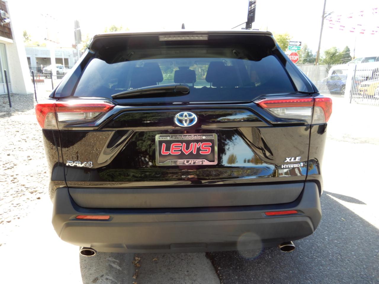 Toyota RAV4 Hybrid XLE AWD (Natl) 2021