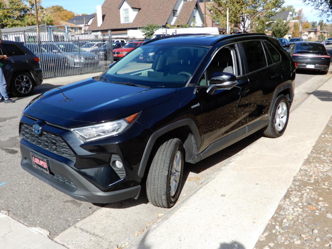 Toyota RAV4 Hybrid XLE AWD (Natl) 2021