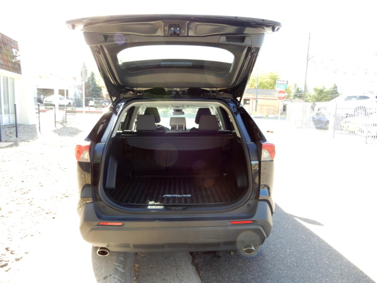 Toyota RAV4 Hybrid XLE AWD (Natl) 2021