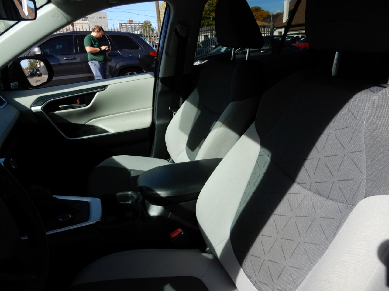 Toyota RAV4 Hybrid XLE AWD (Natl) 2021