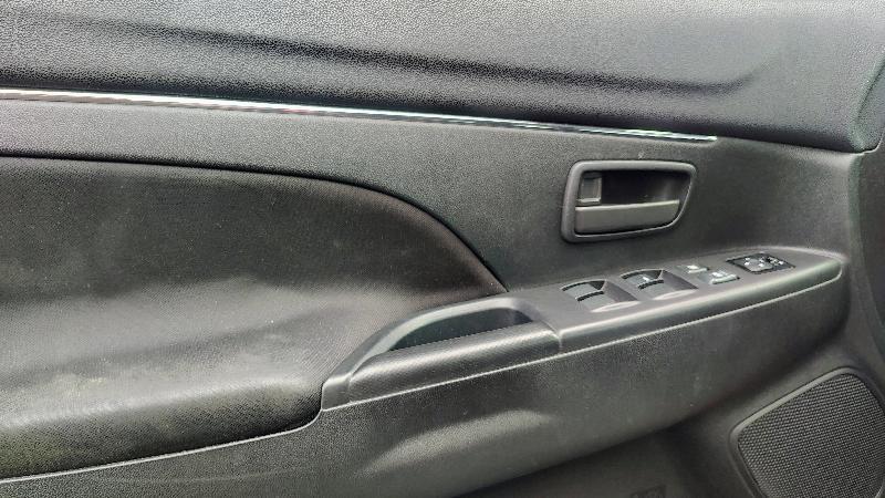 Mitsubishi Outlander Sport ES 2WD 2013