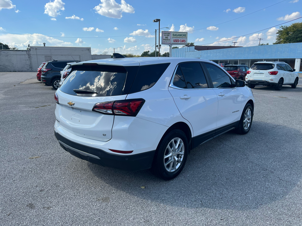2022 Chevrolet Equinox LT photo 2