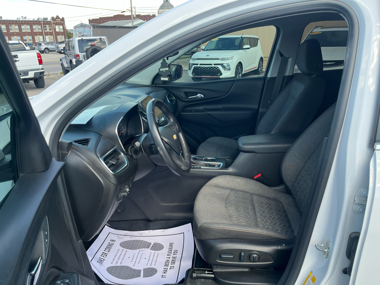 2022 Chevrolet Equinox LT photo 17