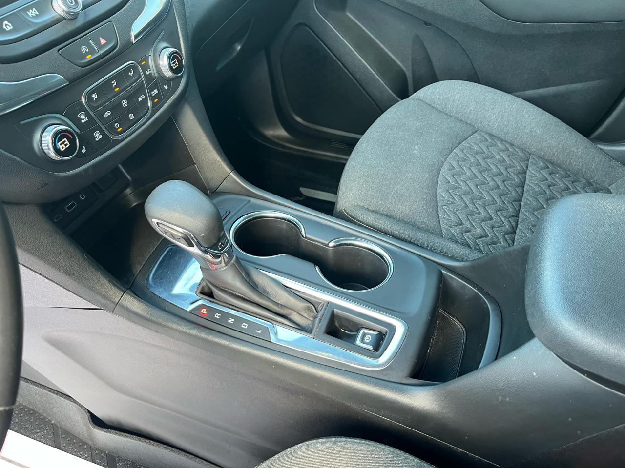 2022 Chevrolet Equinox LT photo 28