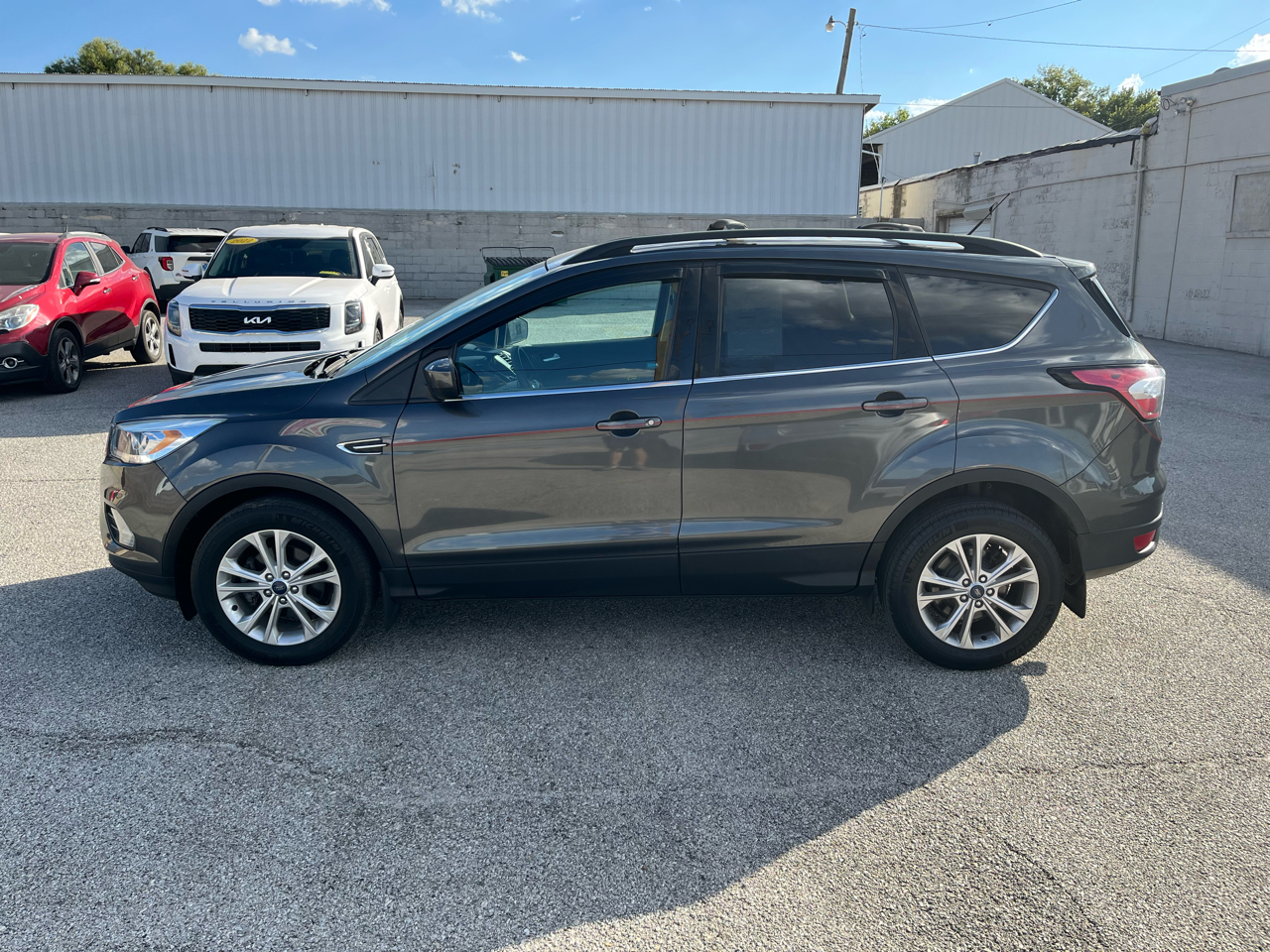 2017 Ford Escape SE photo 2
