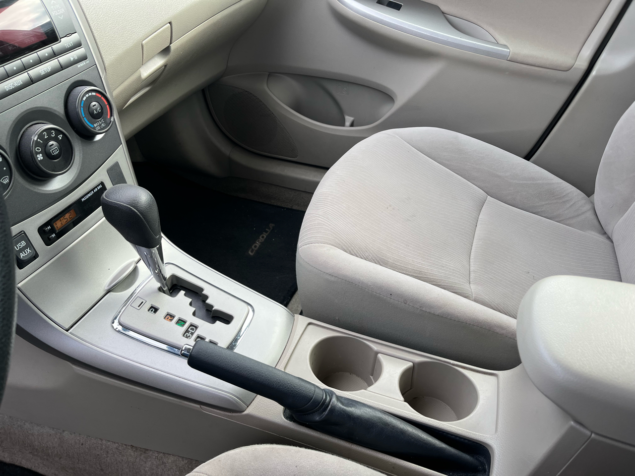 Toyota Corolla LE 2011