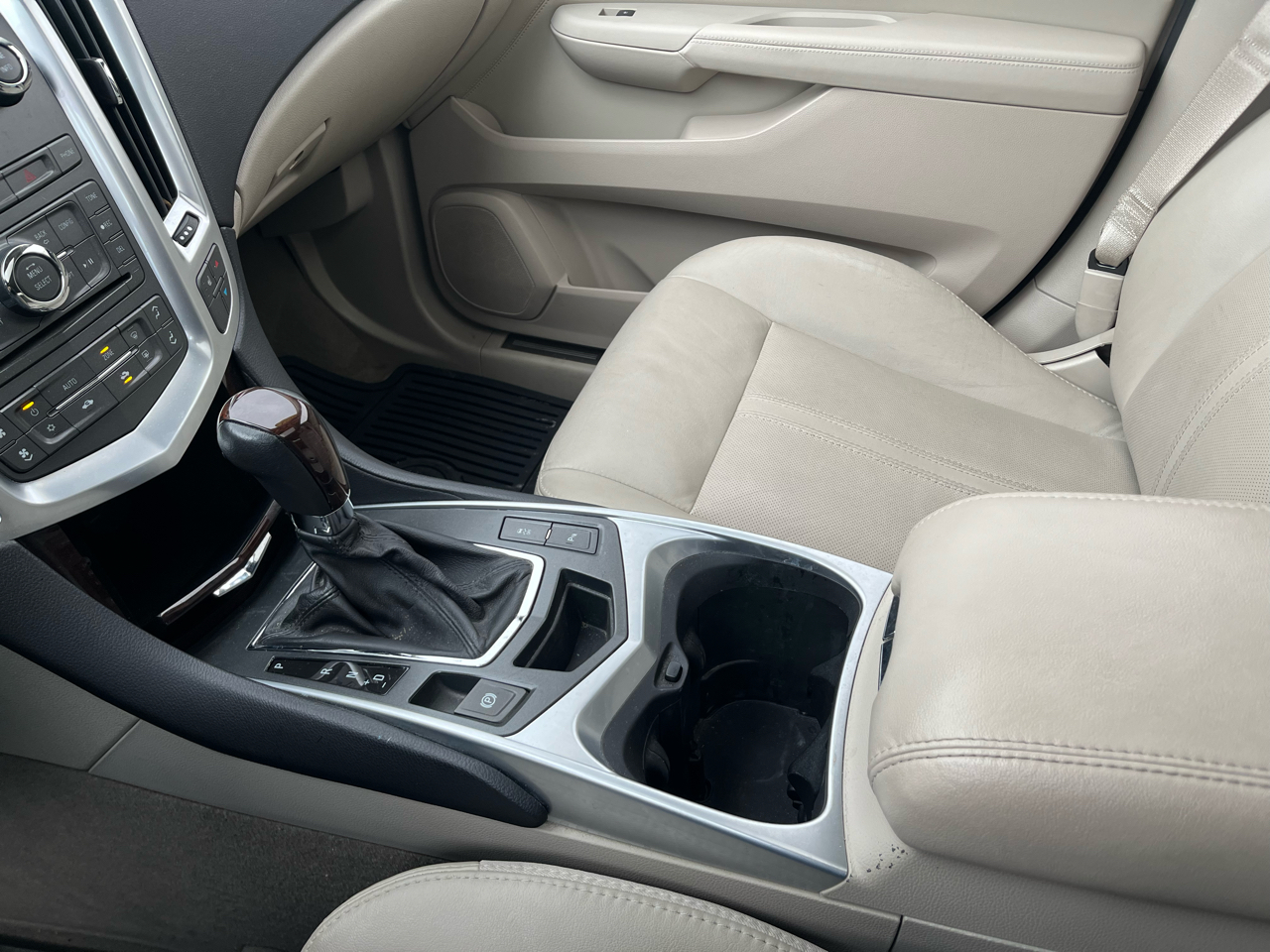 Cadillac SRX Luxury Collection AWD 2011