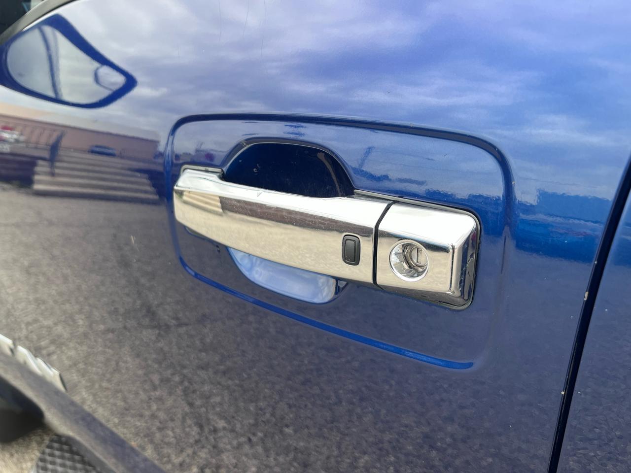 Nissan Titan SV Crew Cab 2WD 2017