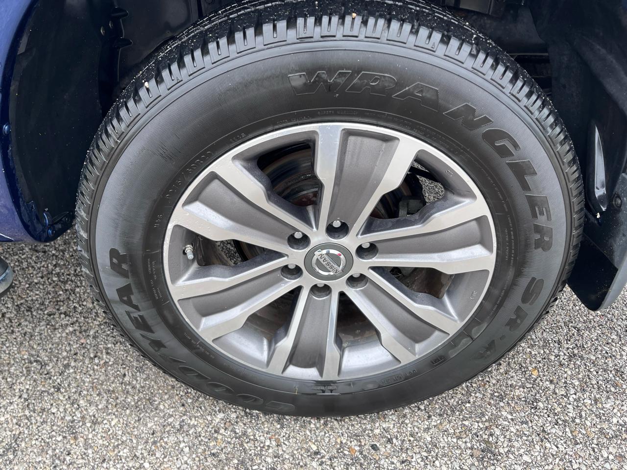 Nissan Titan SV Crew Cab 2WD 2017