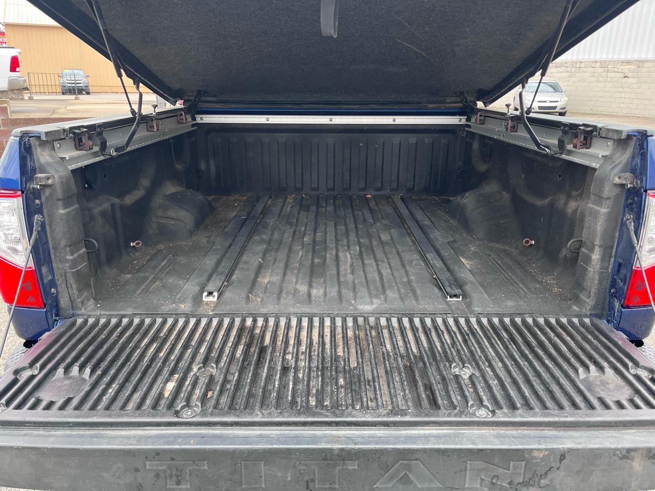 Nissan Titan SV Crew Cab 2WD 2017