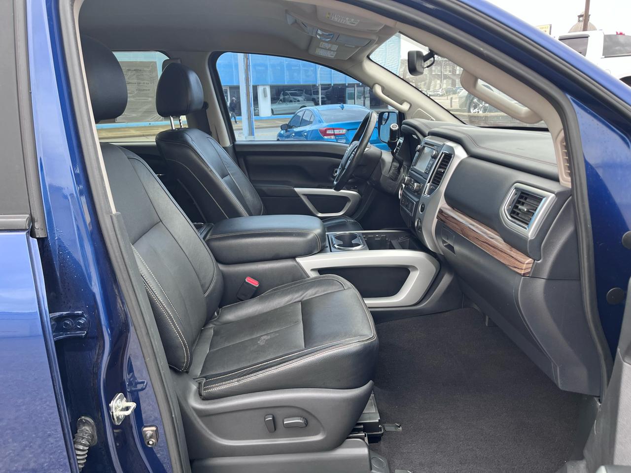 Nissan Titan SV Crew Cab 2WD 2017