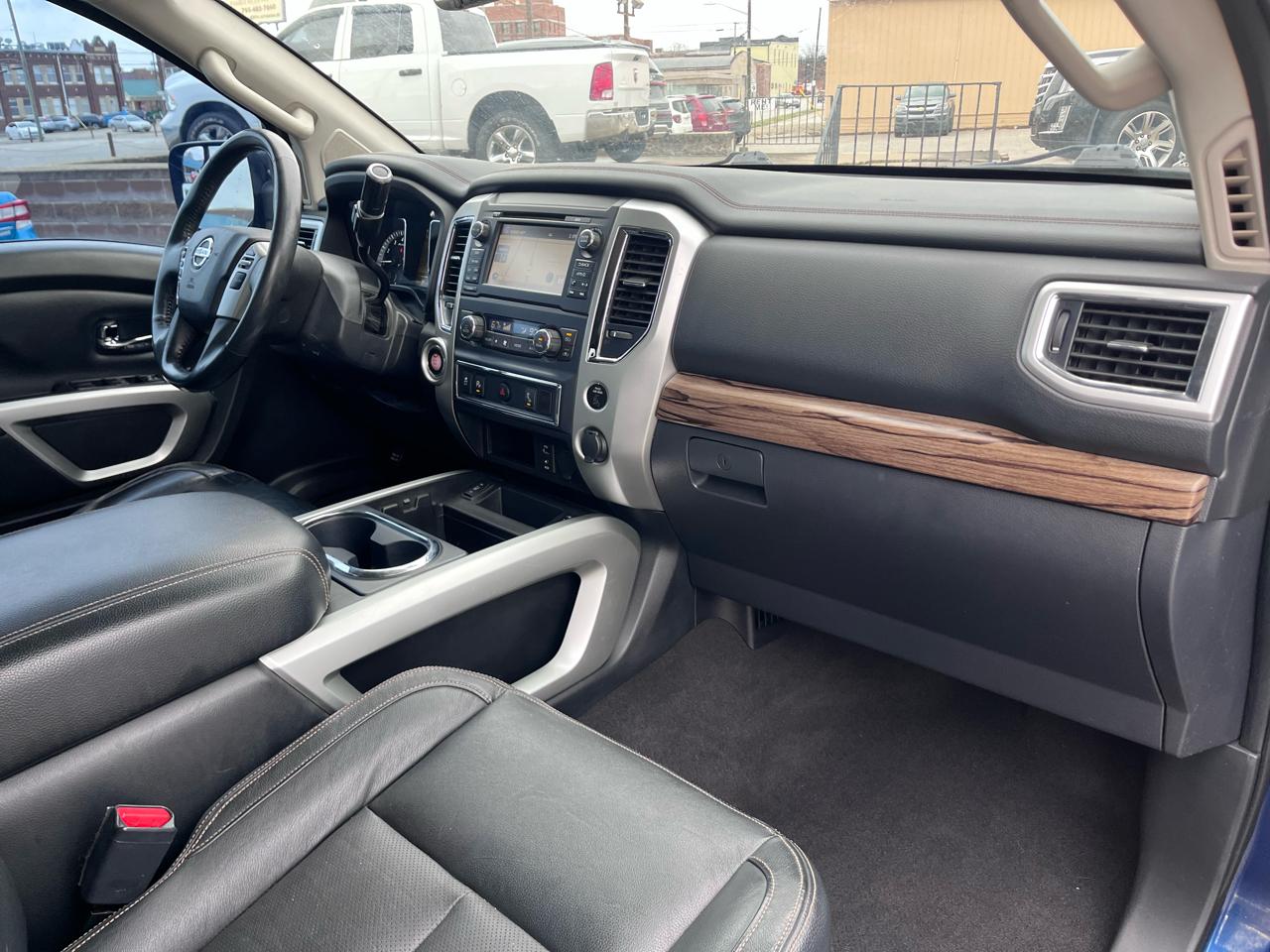 Nissan Titan SV Crew Cab 2WD 2017