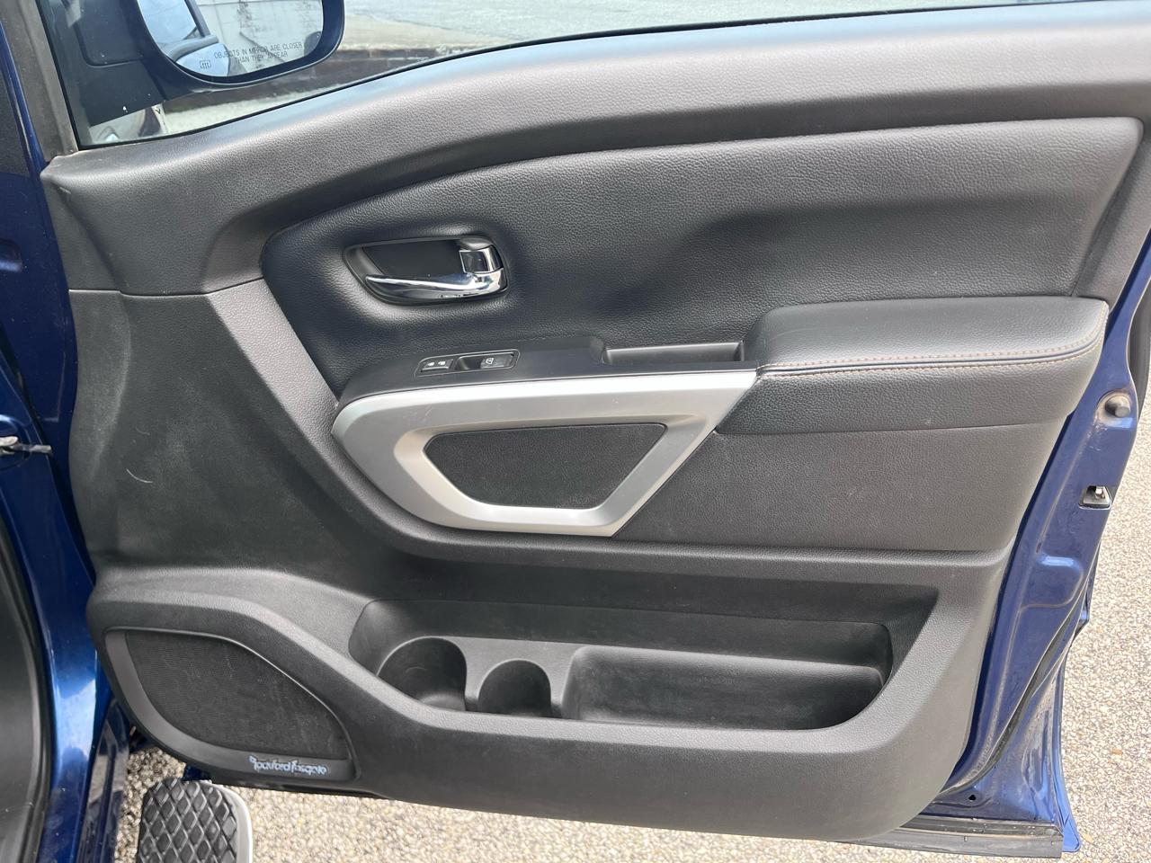 Nissan Titan SV Crew Cab 2WD 2017