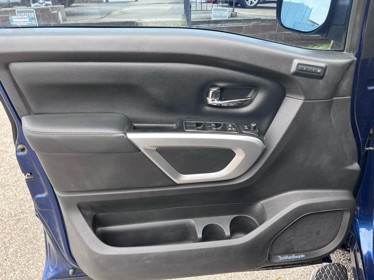 Nissan Titan SV Crew Cab 2WD 2017