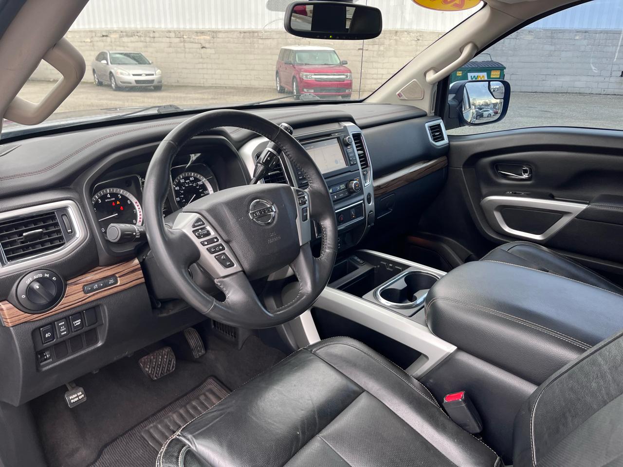 Nissan Titan SV Crew Cab 2WD 2017