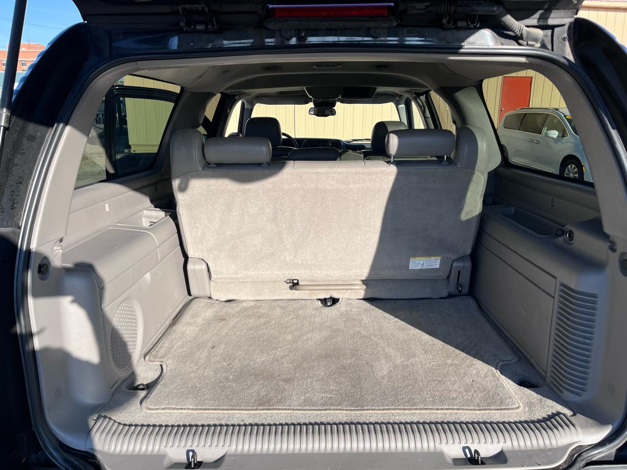 Chevrolet Suburban 1500 4WD 2004