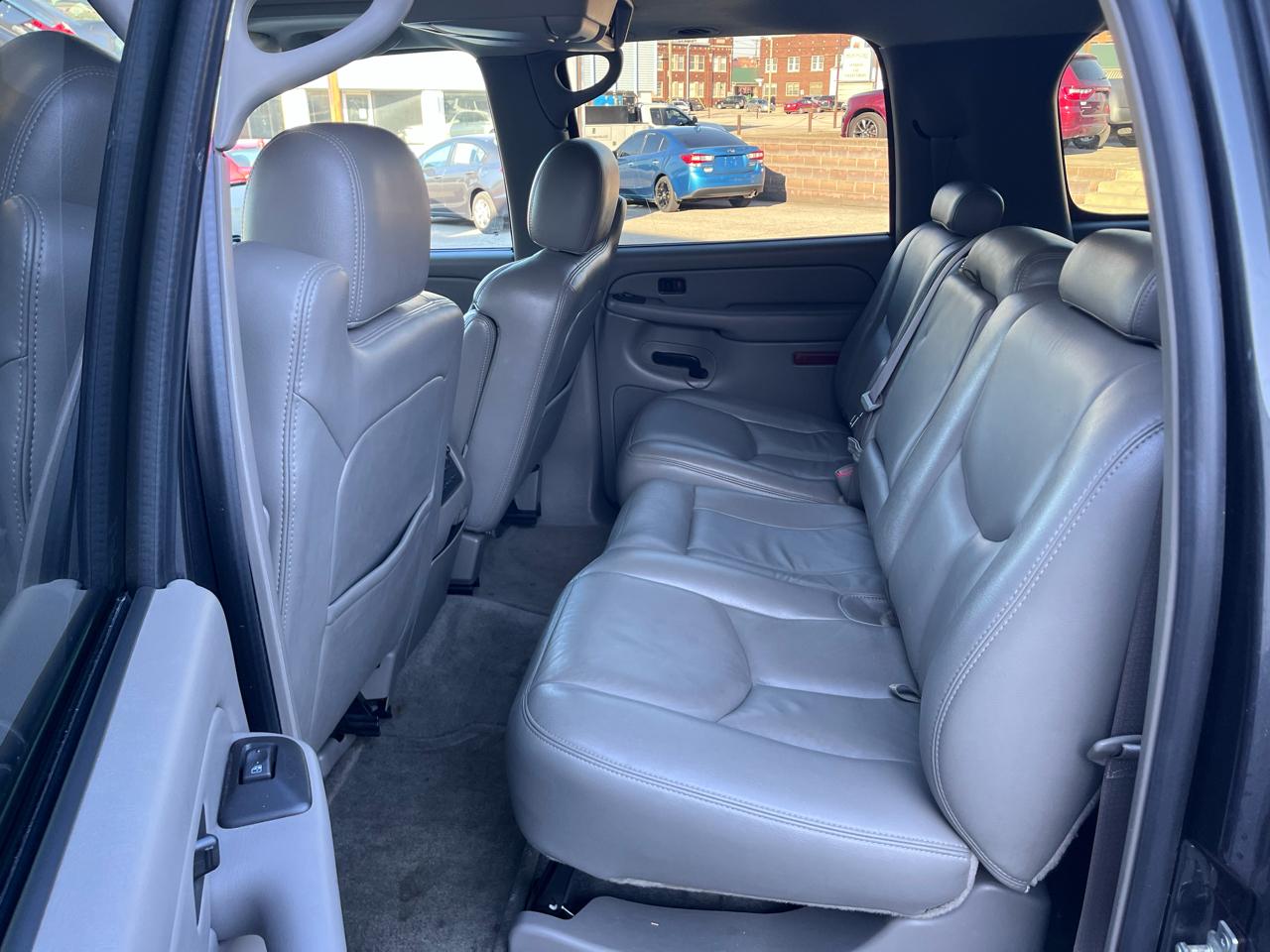 Chevrolet Suburban 1500 4WD 2004