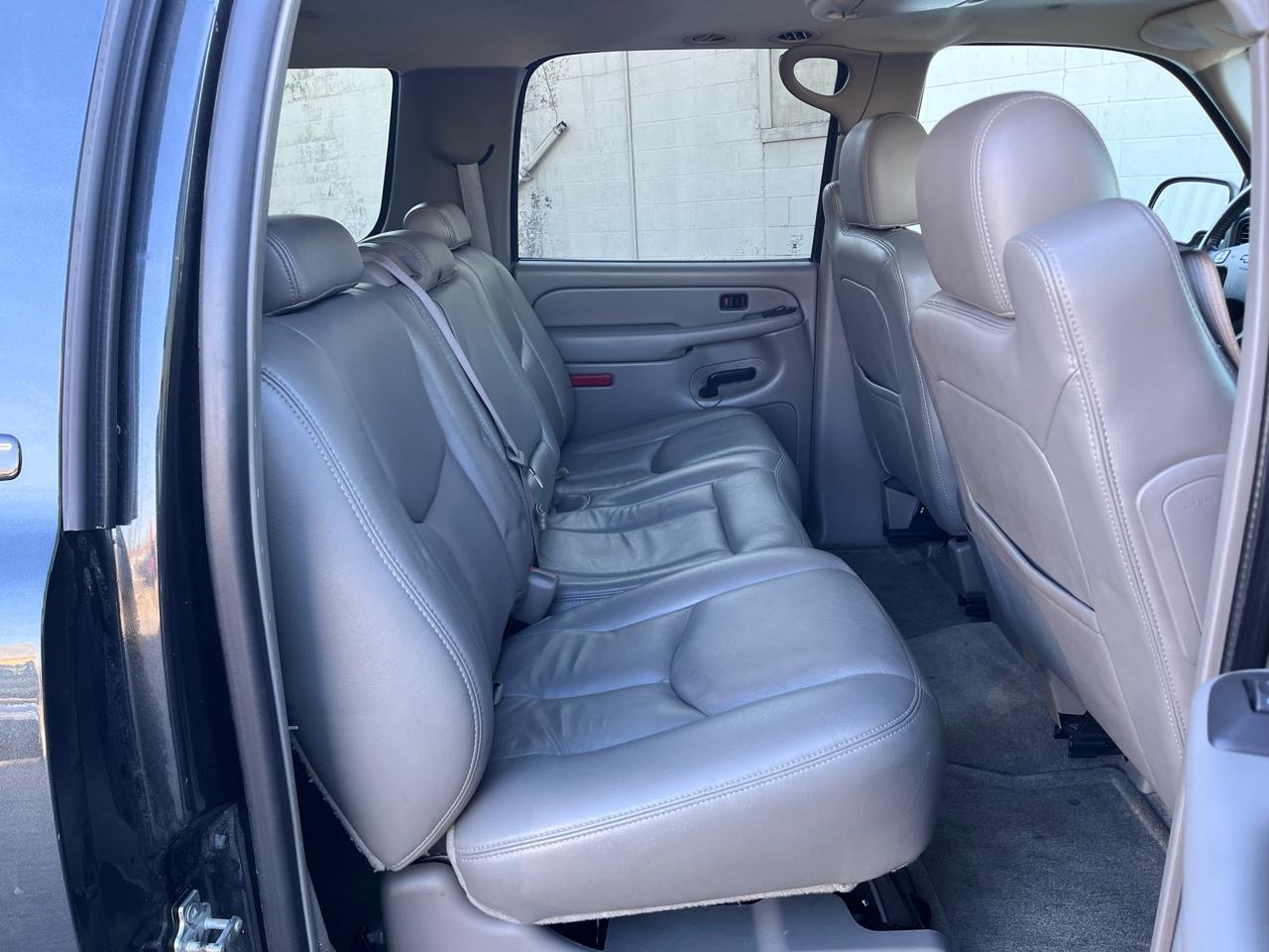 Chevrolet Suburban 1500 4WD 2004