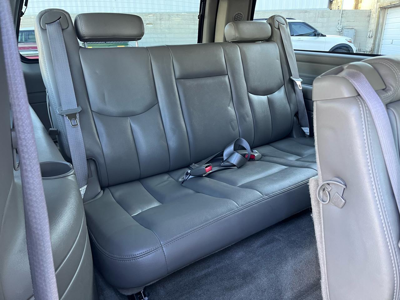 Chevrolet Suburban 1500 4WD 2004