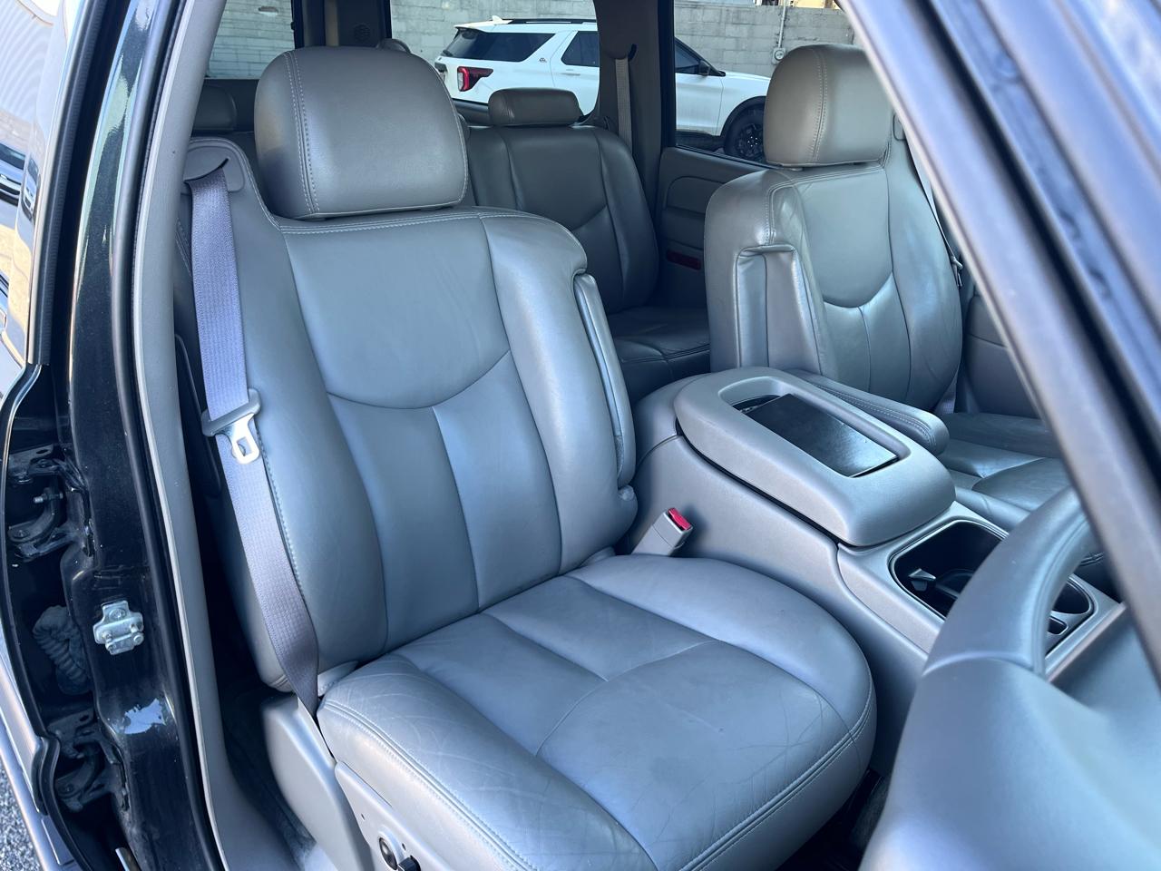 Chevrolet Suburban 1500 4WD 2004