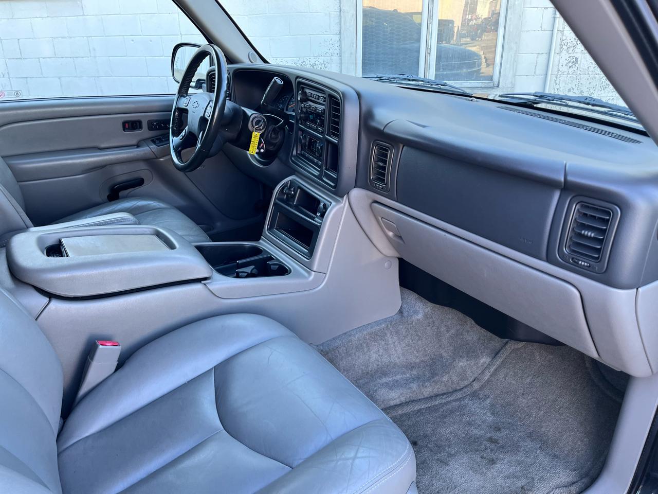 Chevrolet Suburban 1500 4WD 2004