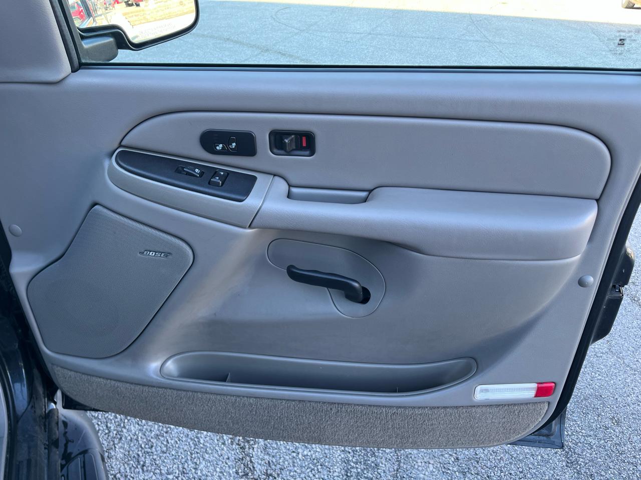 Chevrolet Suburban 1500 4WD 2004