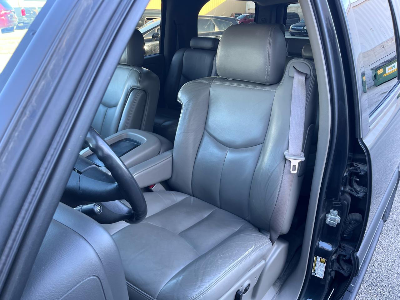 Chevrolet Suburban 1500 4WD 2004