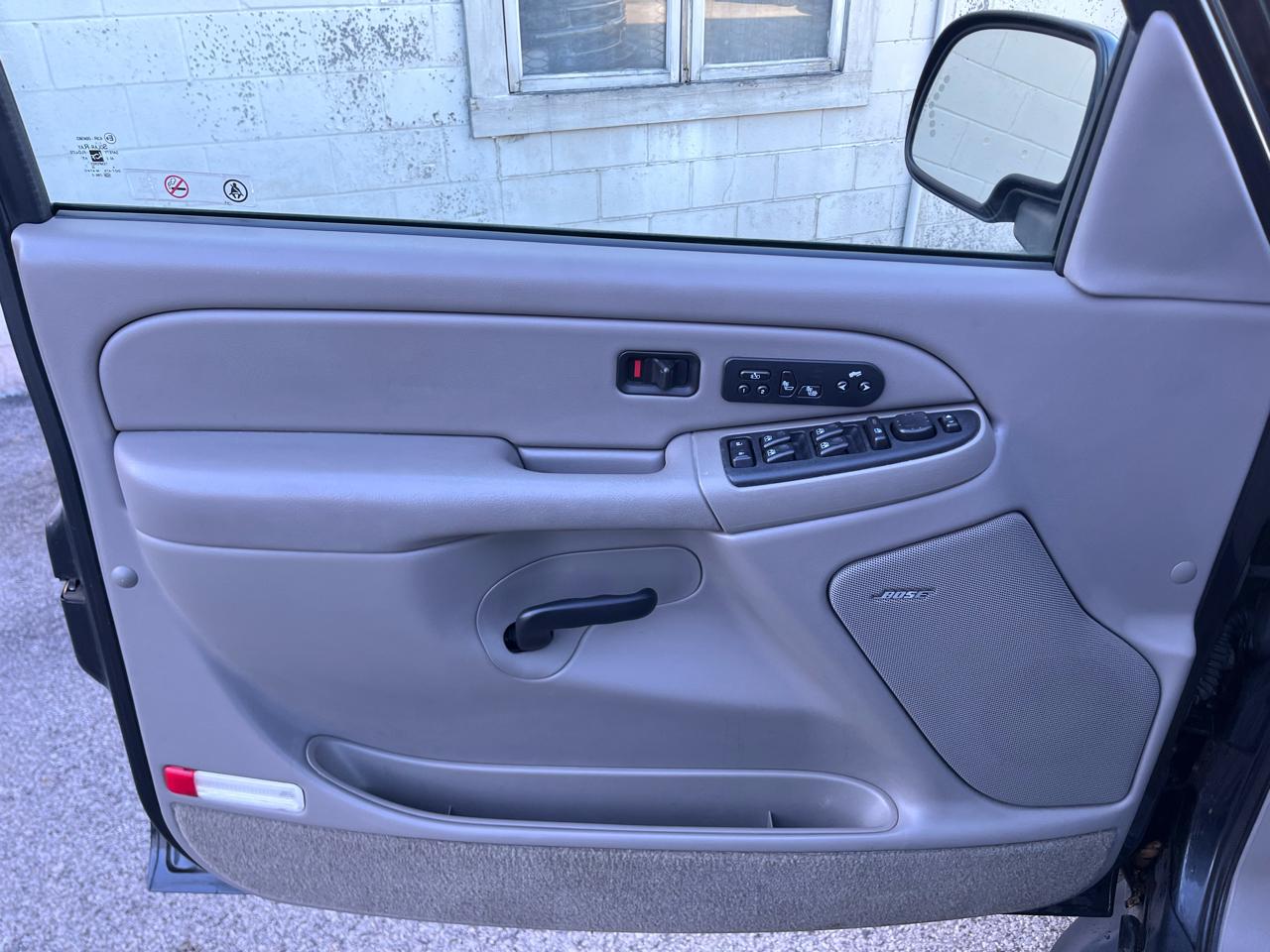 Chevrolet Suburban 1500 4WD 2004