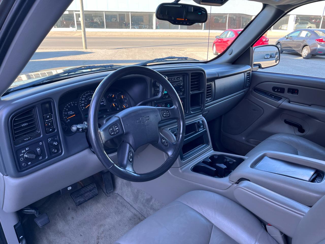 Chevrolet Suburban 1500 4WD 2004