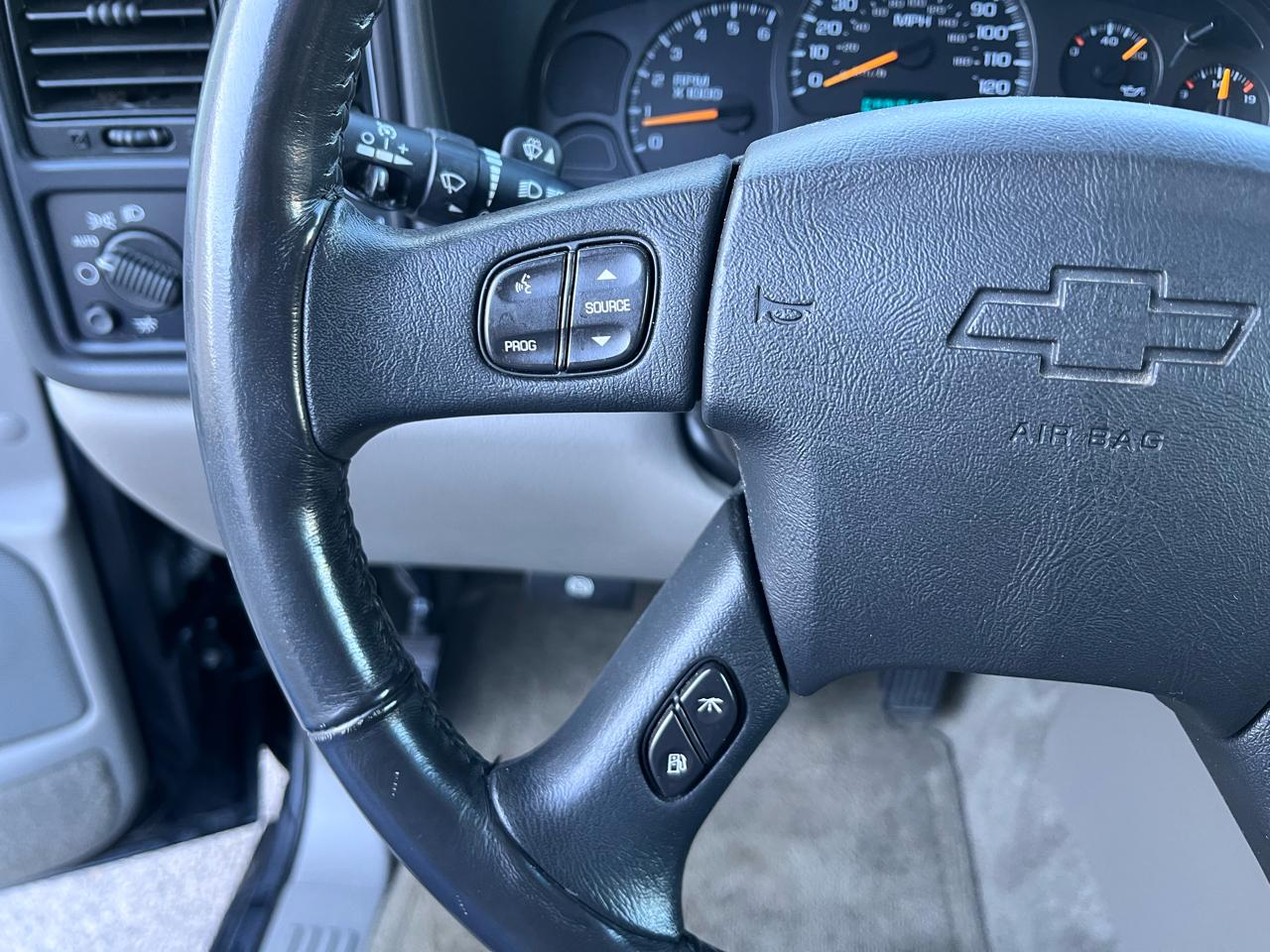 Chevrolet Suburban 1500 4WD 2004