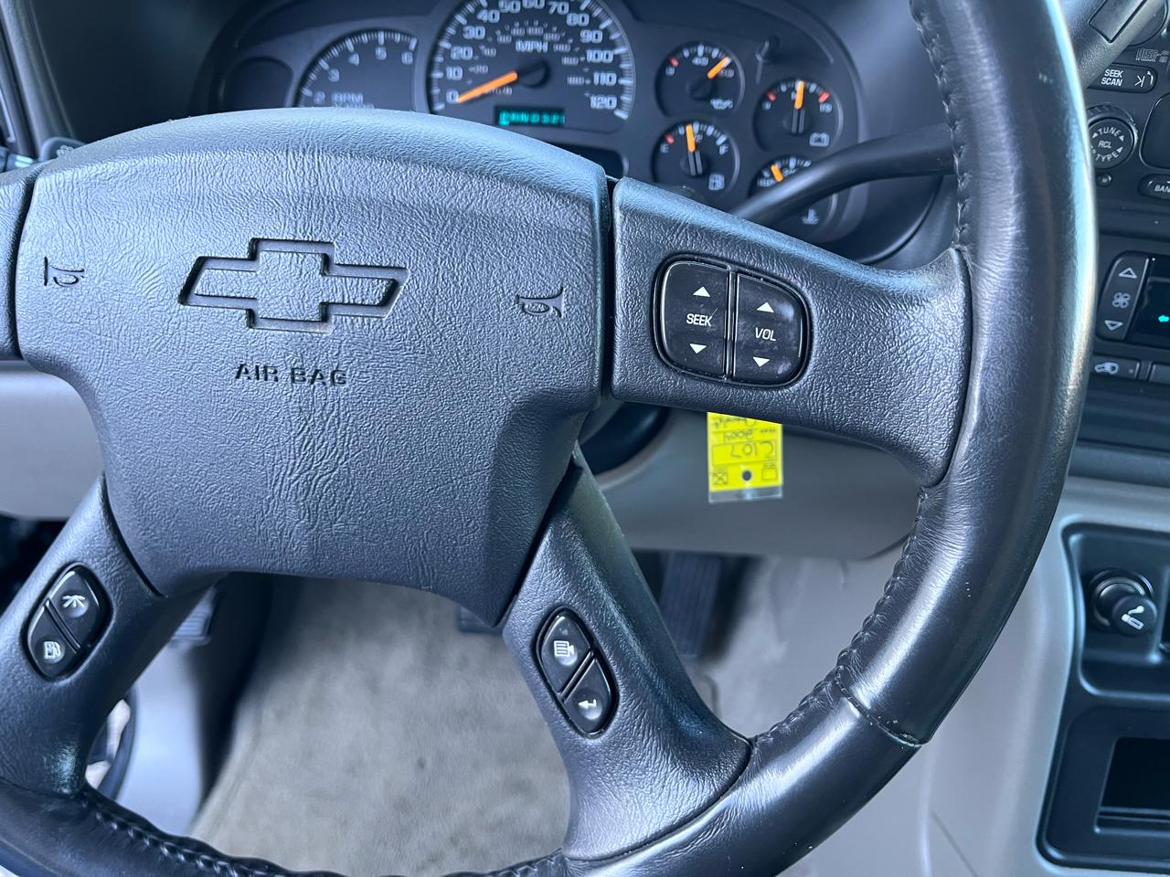 Chevrolet Suburban 1500 4WD 2004