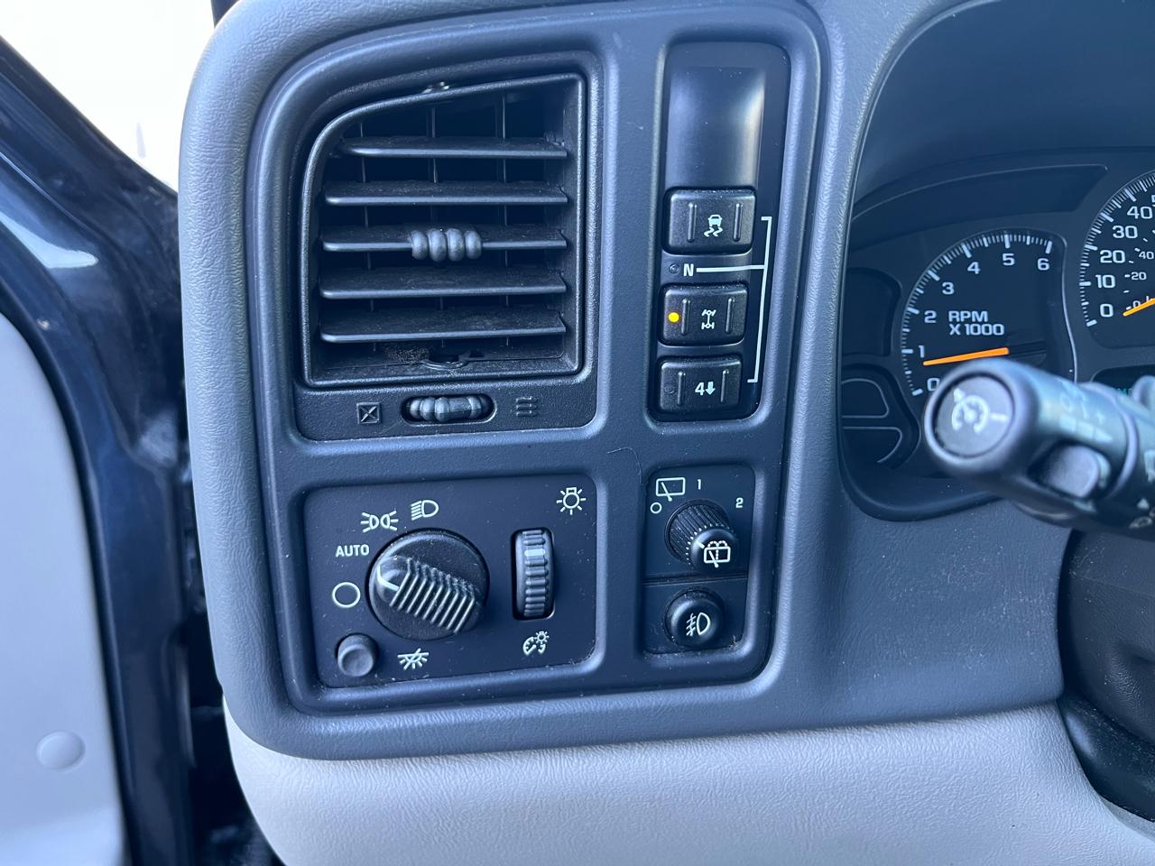 Chevrolet Suburban 1500 4WD 2004