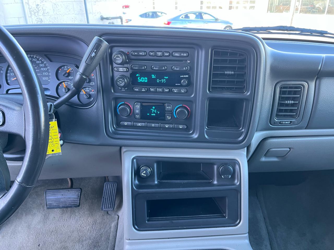 Chevrolet Suburban 1500 4WD 2004