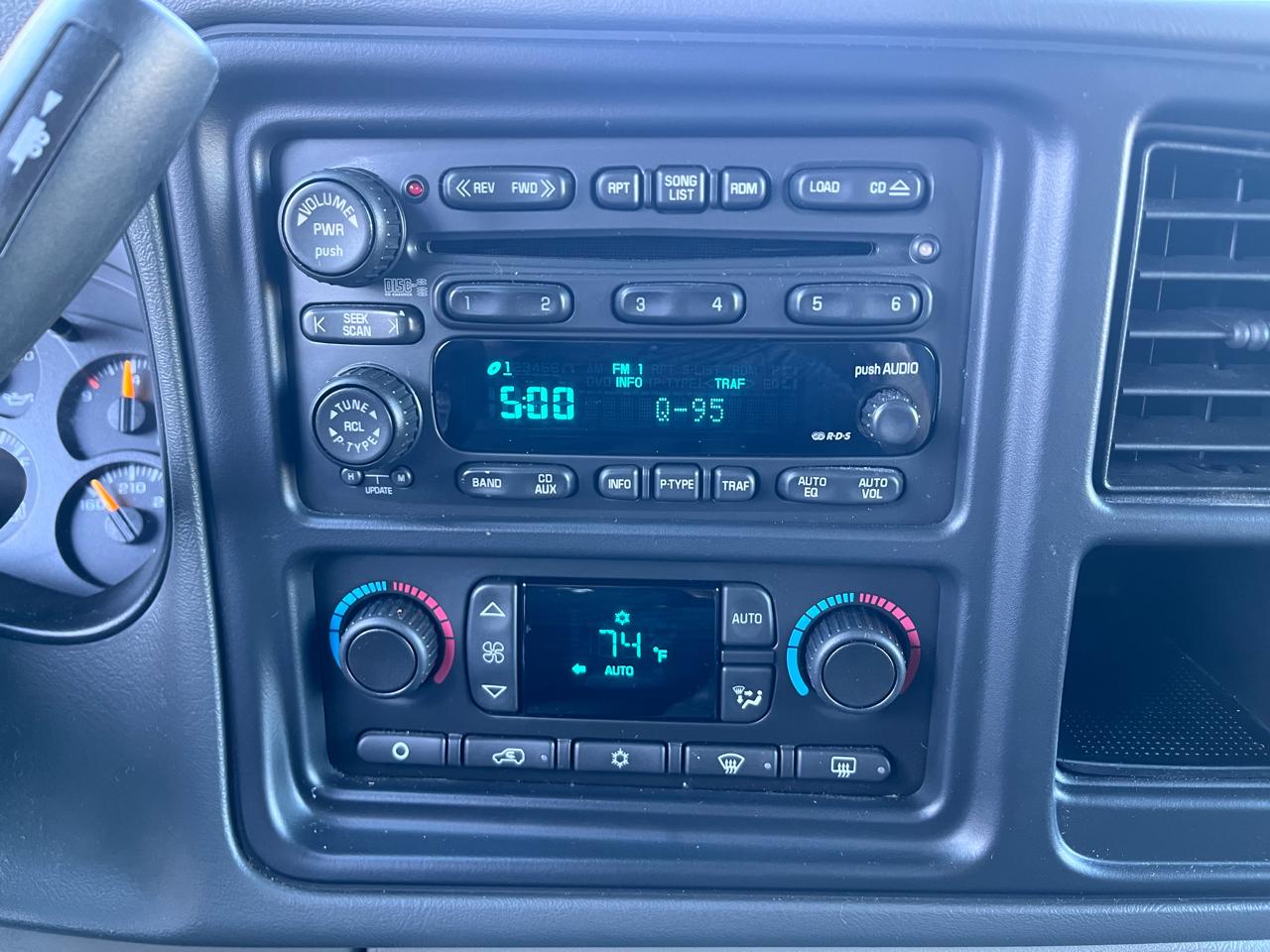 Chevrolet Suburban 1500 4WD 2004